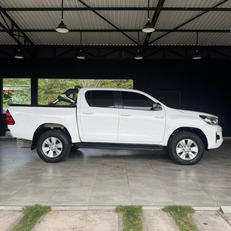 TOYOTA HILUX 2020