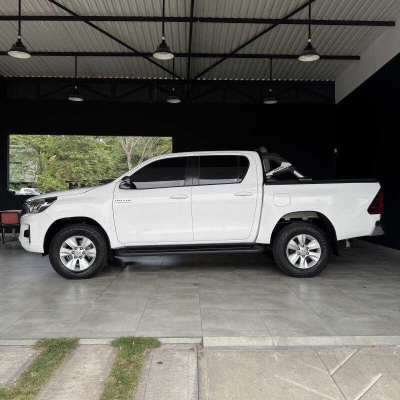 TOYOTA HILUX 2020